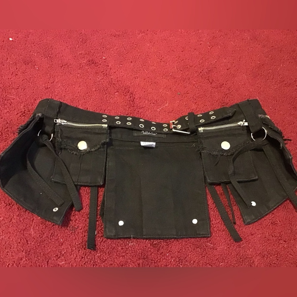 AKIRA Black Utility Belt Bag